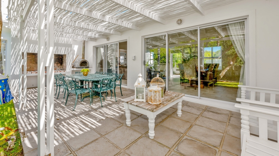 4 Bedroom Property for Sale in Struisbaai Western Cape